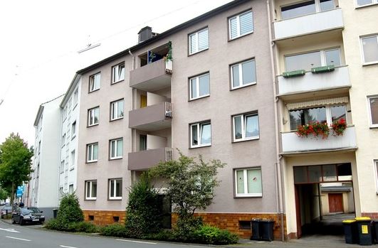 Massiv errichtetes 7 - Parteienwohnhaus mit Balkonen in Heckinghausen