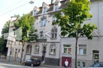 Sanierungsobjekt Mehrfamilienhaus mit Balkonen und Hinterhaus in der Carnaperstrasse
